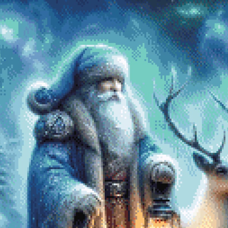 Puede incluir: Una pintura digital de Pap&aacute; Noel con abrigo y sombrero azules, sosteniendo una linterna. Tiene una larga barba blanca y est&aacute; ambientado en un fondo invernal nevado. Un reno es visible en el fondo.