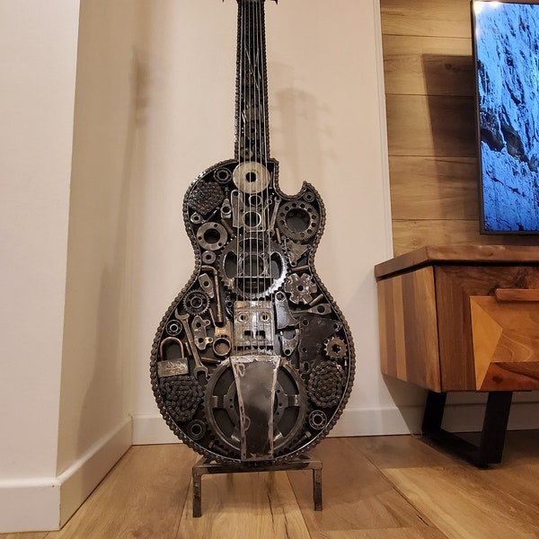 Guitare métal art déco artisanale taille réelle