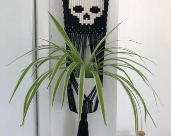 Schädel Makramee Pflanzenaufhänger, Boho Makramee Pflanzenaufhänger, Gothic Wandbehang Pflanzgefäß, Blumenampel, Topflappen, Halloween Dekor -T3304