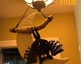 Murciélago espeluznante y luna colgante de pared de macramé, lindo murciélago colgante de macramé con luna, decoración de Halloween, decoración de murciélago y luna, exhibición de pared de macramé