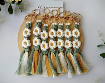 Macrame Flower Keychain, Personalized Gifts, Mom Friends Teacher Gift, Boho Handmade Keychain, Daisy Macrame keychain - T3090