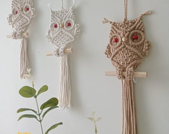 Suspension murale hibou en macramé, oeuvre d'art pour chambre de bébé, décoration de chambre à coucher, décoration de hibou, cadeau de spectacle de naissance, hibou duveteux en macramé, suspension murale - T3048