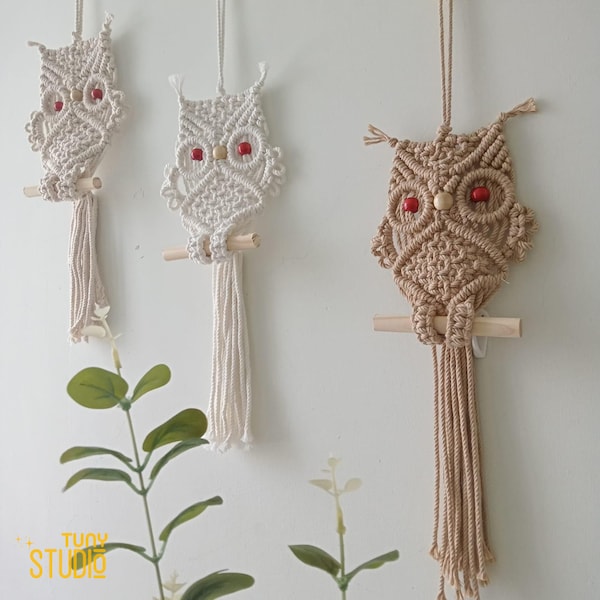 Suspension murale hibou en macramé, oeuvre d'art pour chambre de bébé, décoration de chambre à coucher, décoration de hibou, cadeau de spectacle de naissance, hibou duveteux en macramé, suspension murale - T3048