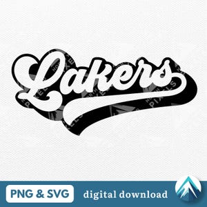 Może przedstawiać: Cyfrowy plik do pobrania z napisem "Lakers" w białej, kursywnej czcionce z czarnym cieniem, na szarym tle. Na dole obrazu znajduje się napis "PNG & SVG digital download".