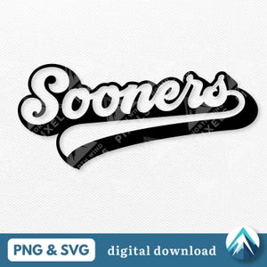 Może przedstawiać: Czarno-biały projekt graficzny słowa "Sooners" w vintage'owym stylu bejsbolowym z czarno-białym paskiem w stylu bejsbolowym pod spodem.