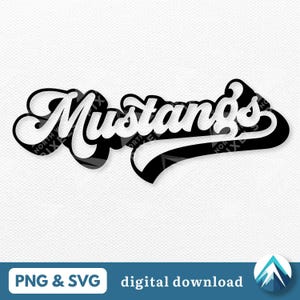 Może przedstawiać: Czarno-biały projekt graficzny słowa "Mustangs" w retro, vintage stylu czcionki. Słowo jest zakrzywione i ma białą obwódkę.