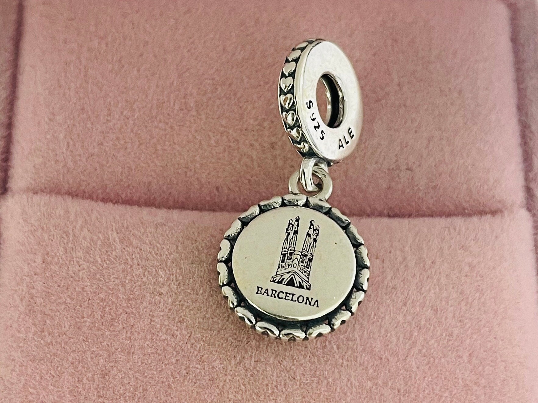 Pandora barcelona shop charm