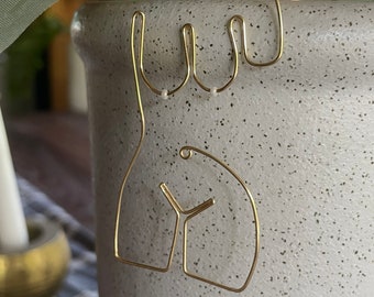 14k Gold Filled nackte Dame Ohrringe, einzigartiger Statement Schmuck, handgemachte Draht geformt, feministische Ohrringe, Funky bunte Perlen Nippel