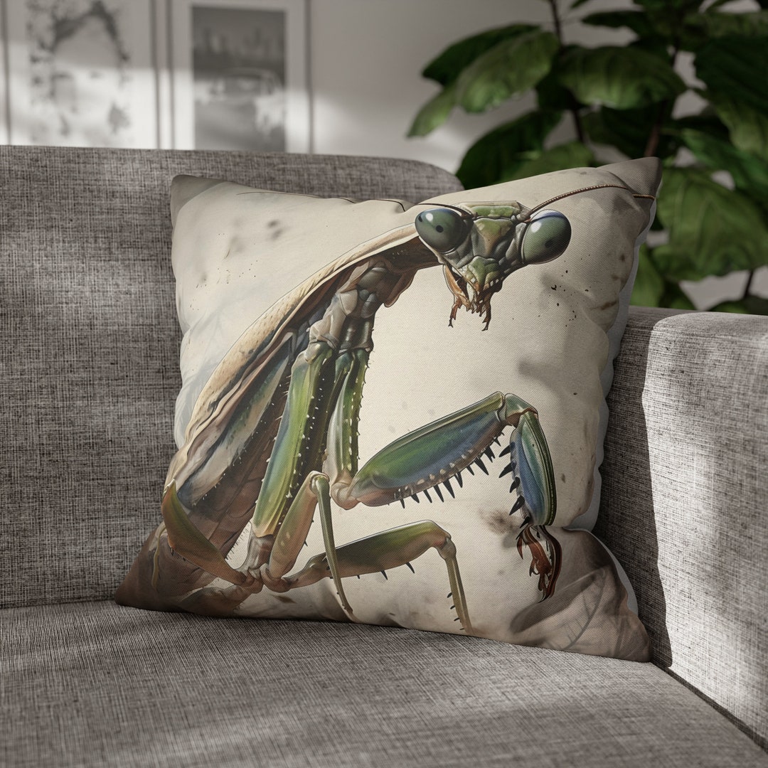 Green Praying Mantis Decorative Throw Pillow Cover Nature's Magnificent ...