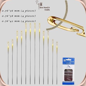 Op de afbeelding: Een set van 12 naalden met gouden oog in verschillende maten, waaronder 0,76 x 36 mm, 0,76 x 38 mm en 0,76 x 42 mm. Elke maat wordt geleverd in een verpakking met 4 naalden. De naalden zijn gerangschikt op maat, met de kleinste naalden links en de grootste naalden rechts. De naalden zijn allemaal zilverkleurig en hebben een gouden oog. De naalden zijn verpakt in een doorzichtige plastic zak met een blauw en wit etiket waarop "MARTILAALU" staat.