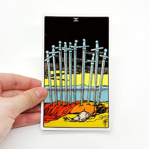 Pegatina de tarot "Diez de espadas" Grande - Tarjeta de lectura de Arcanos Menores Rider-Waite, botella grande resistente al agua maletas portátiles regalo de vinilo colorido