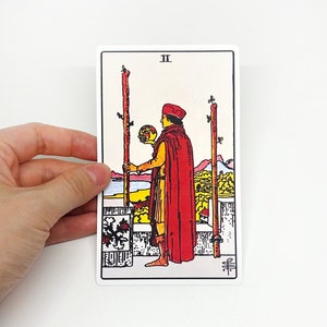 Pegatina de tarot "Dos de varitas" Grande - Tarjeta de lectura de Arcanos Menores Rider-Waite, botella grande resistente al agua maletas portátiles coloridos regalos de vinilo