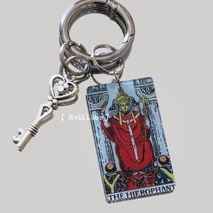 De hiërofant - tarotkaart sleutelhanger acryl, Rider Waite klassiek ontwerp, decor tarotaccessoire, sleutelbedel spiritueel handgemaakt heksencadeau