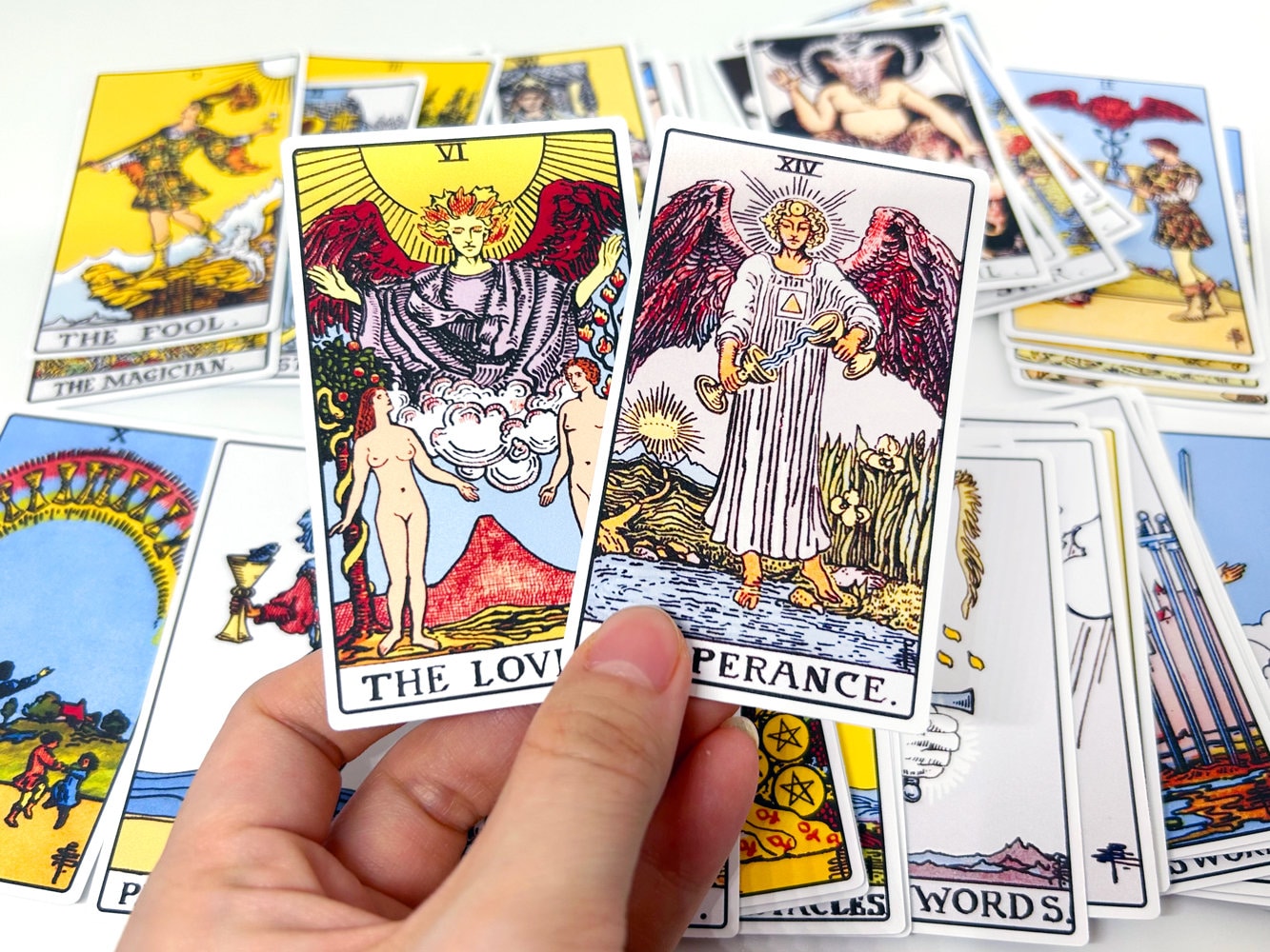 78 grands autocollants de tarot (3,33 po. x 2 po.) - Jeu de cartes complet Rider Waite, toutes les cartes incluses, Stickers découpés classiques et colorés pour ordinateur portable