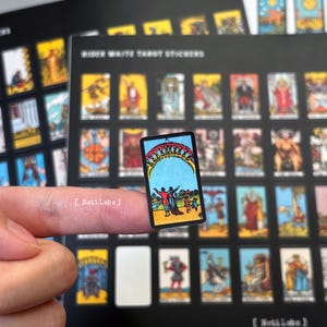 Pequenos adesivos de cartas de tarô *Novos* - Rider Waite, baralho de tarô completo de 78 cartas + 2 versos, planejador de tarô, diário de tarô, em 2 páginas (80 adesivos)