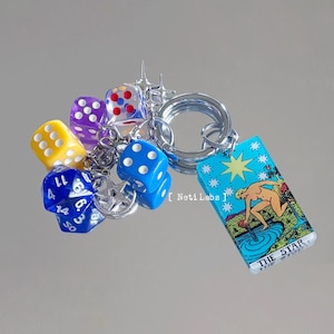 The Star - Tarotkaart Lucky Dice acryl sleutelhanger, Rider Waite schattige tarottas bedel hemelse accessoire dobbelstenen decor sleutel handgemaakte Witchy cadeau