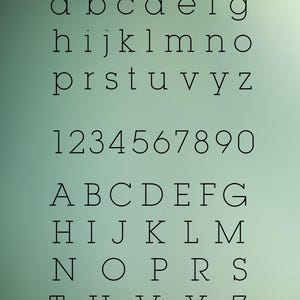 以下が含まれることがあります： 小文字と大文字のアルファベットと数字 1 から 0 までの白黒画像。文字と数字はシンプルなサンセリフフォントです。