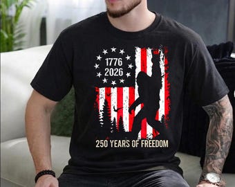 Immagine PNG patriottica di Bigfoot, design della bandiera USA per il 250° anniversario della libertà, Sasquatch per il Giorno dell'Indipendenza (sublimazione)