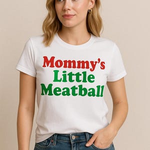 Camiseta Mommy's Little Meatball - Camiseta engraçada e fofa para presente de bebê para a mãe - Roupa combinando com a família em cores natalinas - Camiseta para mãe e criança