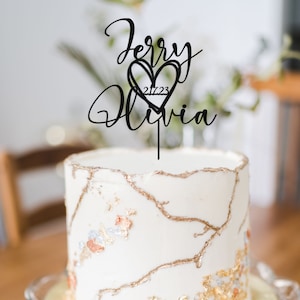 Topper per torta per matrimoni, Topper per torta nuziale con un cuore e una data, Topper per torta personalizzato a forma di cuore, Topper per torta anniversario Nero