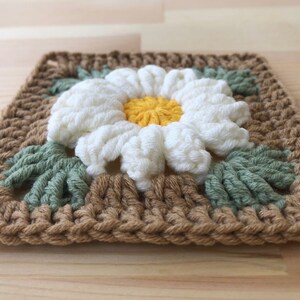 Crochet Granny Square Daisy Pattern image 7