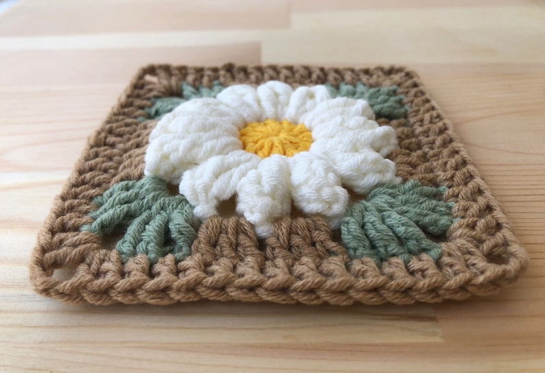 Crochet Granny Square Daisy Pattern image 7