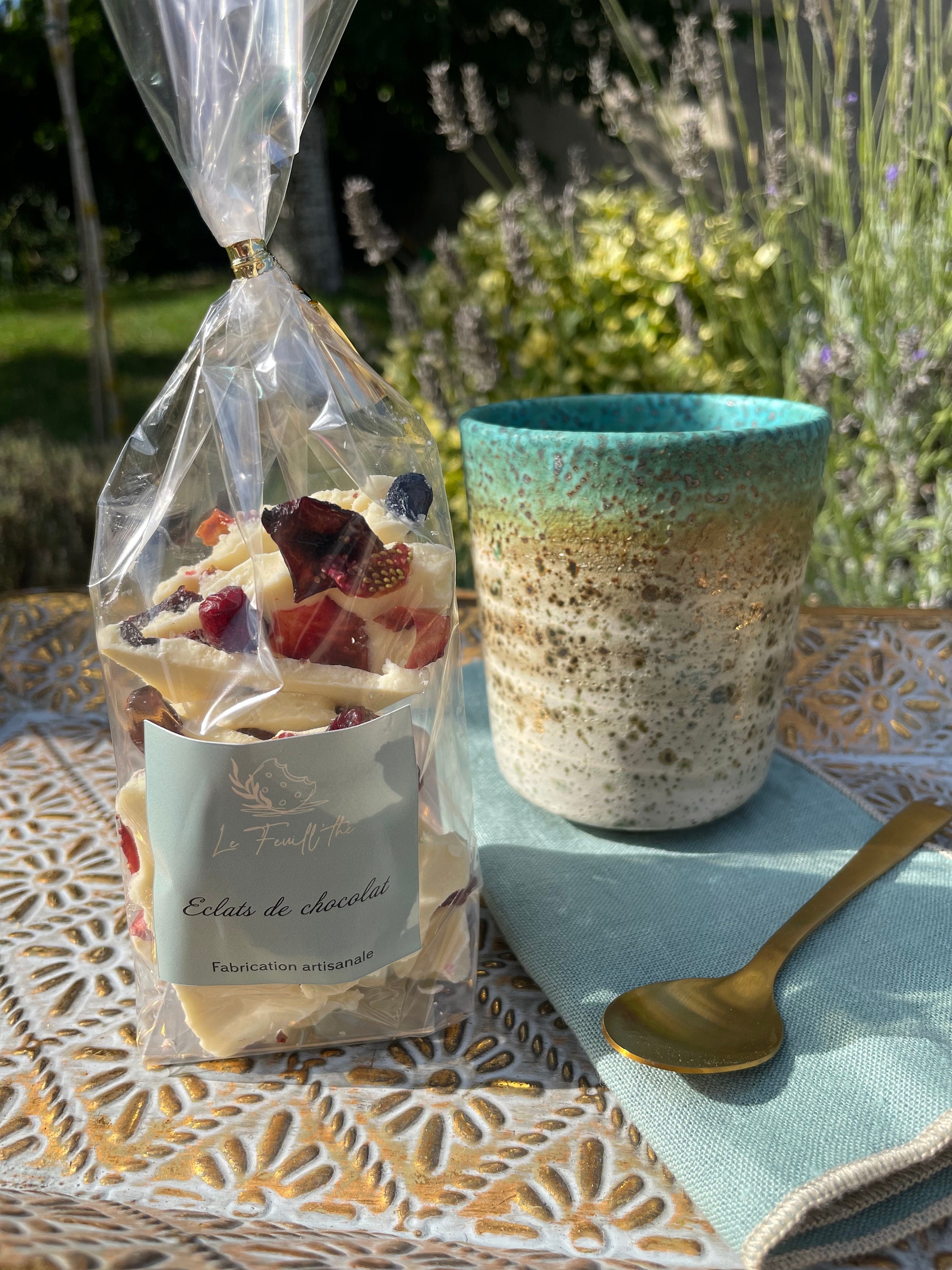 White chocolate chips with red fruits
