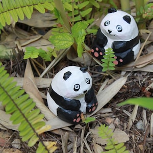 Handmade Wood Cute Panda Sculpture Figurine Wooden Carving Felid Birthday Christmas Gift Housewarming Bookshelf Garden Decor Ornament