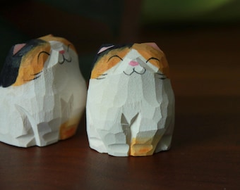 Hand Carved Basswood Calico Cat Figurine, Mini Smiling Kitty Statue, Cute Cat Lover Gift Desk Pet
