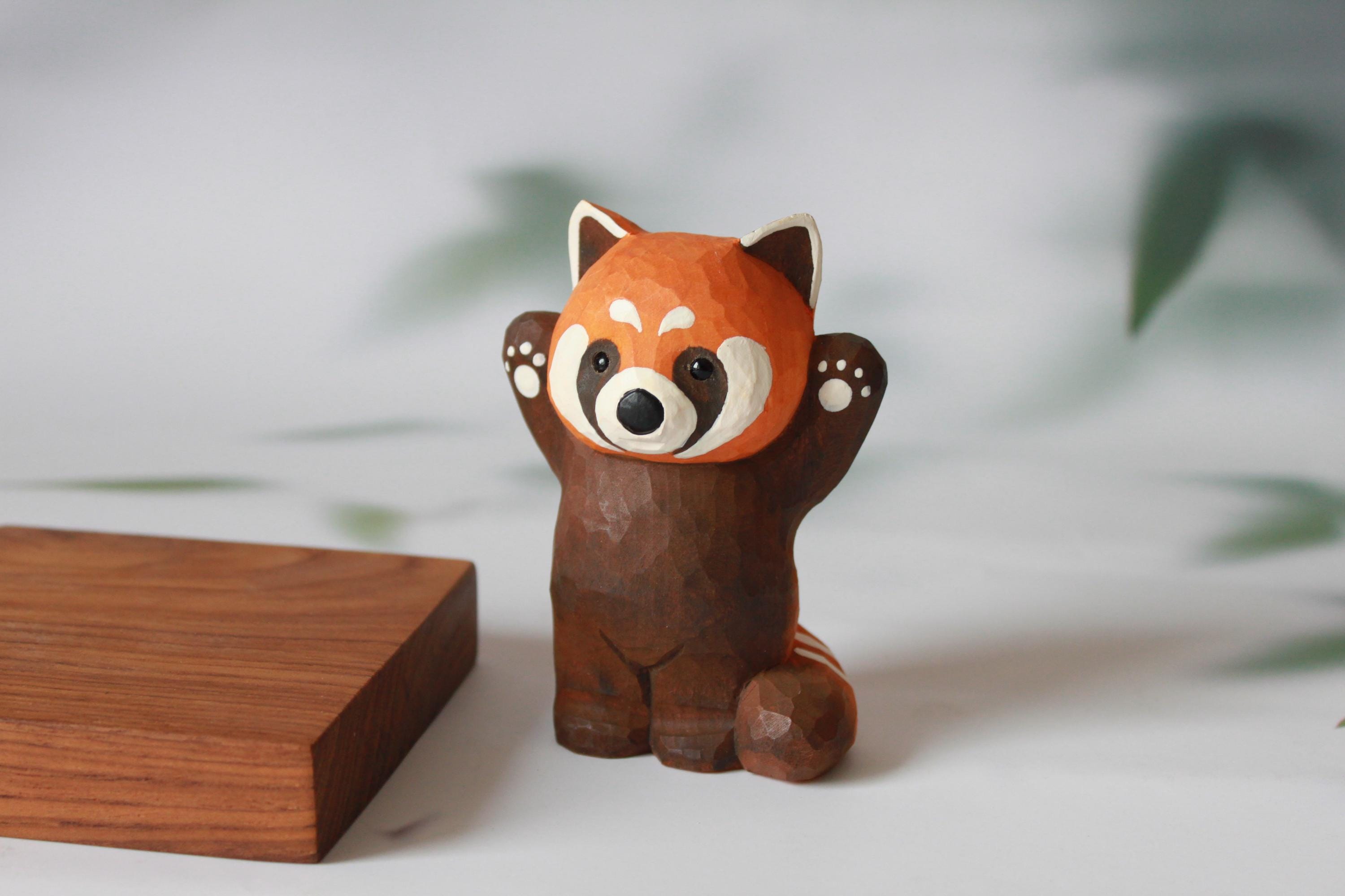 手作りのバスウッド製レッサーパンダ木彫り、ガーデンデコレーション 