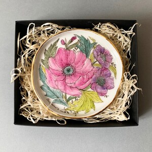 Ceramic small dish with flowers painting, Gift Ideas, Porcelain Jewelry Trinket Dish, Jewelry Tray, Birthday Gift for mama, Ceramic art zdjęcie 4