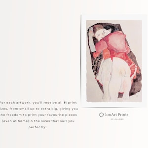 Puede incluir: Una impresi&oacute;n art&iacute;stica rectangular que presenta una ilustraci&oacute;n en acuarela de dos figuras abrazadas, una de ellas con una prenda roja, sobre un fondo oscuro. Debajo de la impresi&oacute;n, el texto dice: IonArt Prints BY LONA BIRD. A la izquierda, un texto detalla los tama&ntilde;os de impresi&oacute;n.
