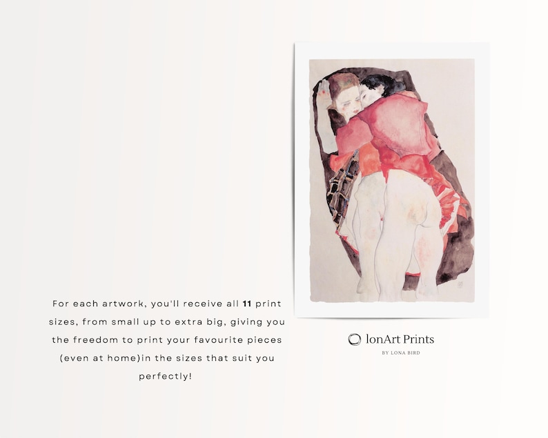 Puede incluir: Una impresi&oacute;n art&iacute;stica rectangular que presenta una ilustraci&oacute;n en acuarela de dos figuras abrazadas, una de ellas con una prenda roja, sobre un fondo oscuro. Debajo de la impresi&oacute;n, el texto dice: IonArt Prints BY LONA BIRD. A la izquierda, un texto detalla los tama&ntilde;os de impresi&oacute;n.