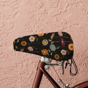 Black Wildflower Bike Seat Cover, Daisy Floral Cute Cycling Gift, Gift for Mom, Fitness Gift