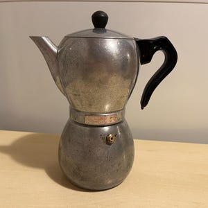 Cafetière italienne vintage La Signora Caffettiera | Fabriqué en Italie | Pot à expresso rétro sur cuisinière, cafetière, décoration intérieure, style vintage