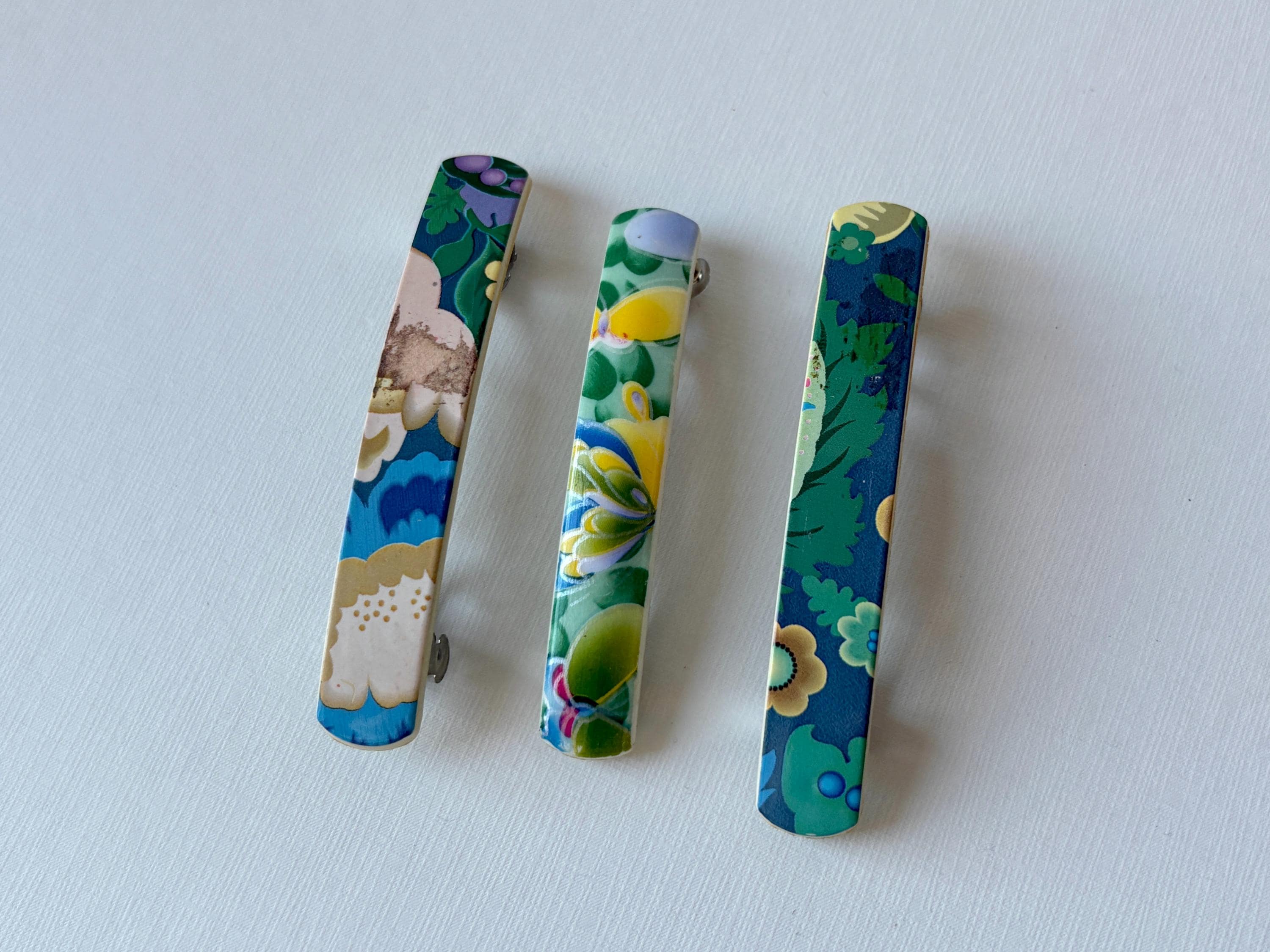 Vintage USSR Hair Clips Set of 3 – Retro Soviet Barrettes Plastic with Floral Design – Metal Base – 1970s 1980s Hair Accessories