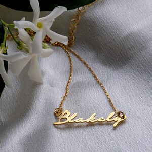 Zierliche Namenskette, personalisierte 14K Gold Namenskette, Namenskette Gold, personalisierter Schmuck, Weihnachtsgeschenke für sie