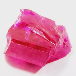Saphir rose non taillé certifié AAA+ de 250 carats au meilleur prix ! Brute non taillée rosâtre non taillée pour saphir en vrac, pierre précieuse brute