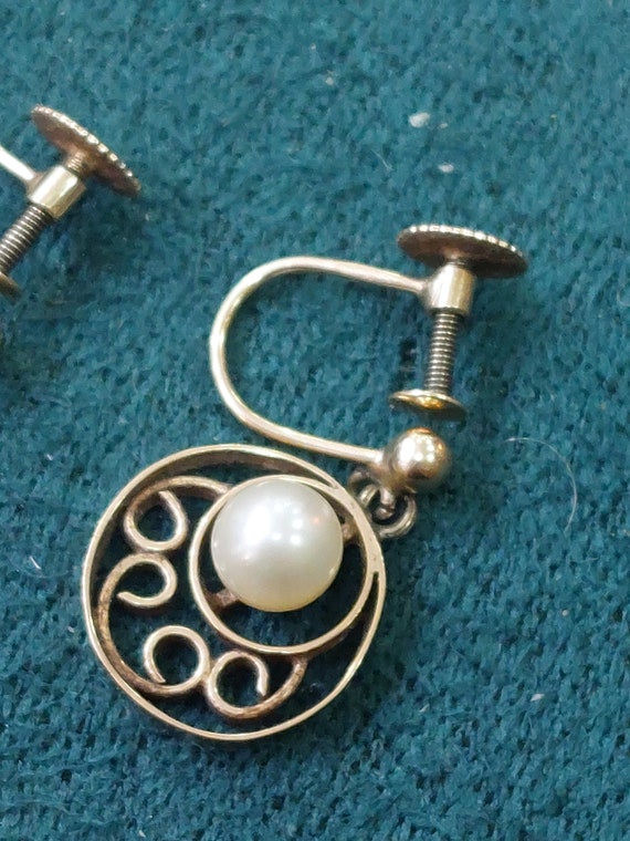 Pair Of 9ct Yellow Gold Earrings And Real Pearl- … - image 3
