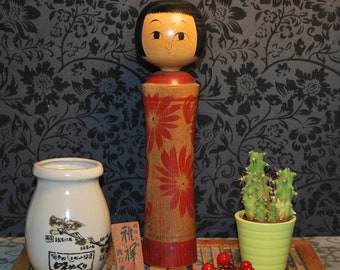 Fretwork asiatique, Œuvre d’art de poupée, Statue de Geisha, Poupée faite à la main, Kokeshi Doll vintage, Kokeshi Fumio, Kokeshi Puppen, Japonais traditionnel, NY22