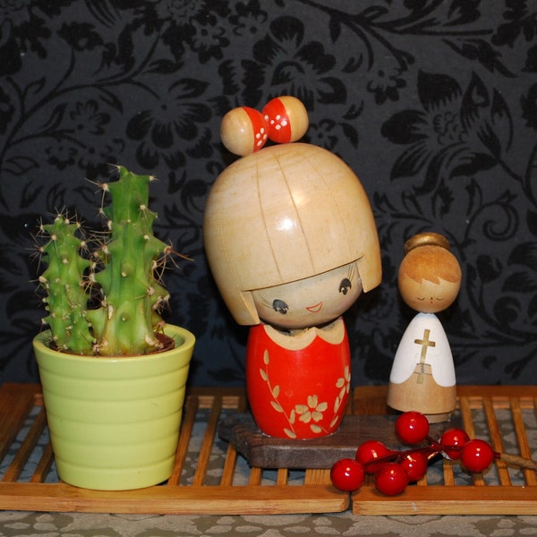 Creative Kokeshi, Vintage Kokeshi, Tiny Doll, Wood Art Item, Collectible Doll, Rare Kokeshi, Exclusive Kokeshi, Free Shipment, Geisha, NY15