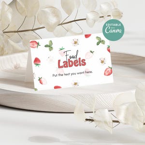 Modèle d'étiquette alimentaire aux baies du premier anniversaire, étiquette pliante d'anniversaire aux fraises, carte de nom de lieu de fête aux baies, étiquettes de fête