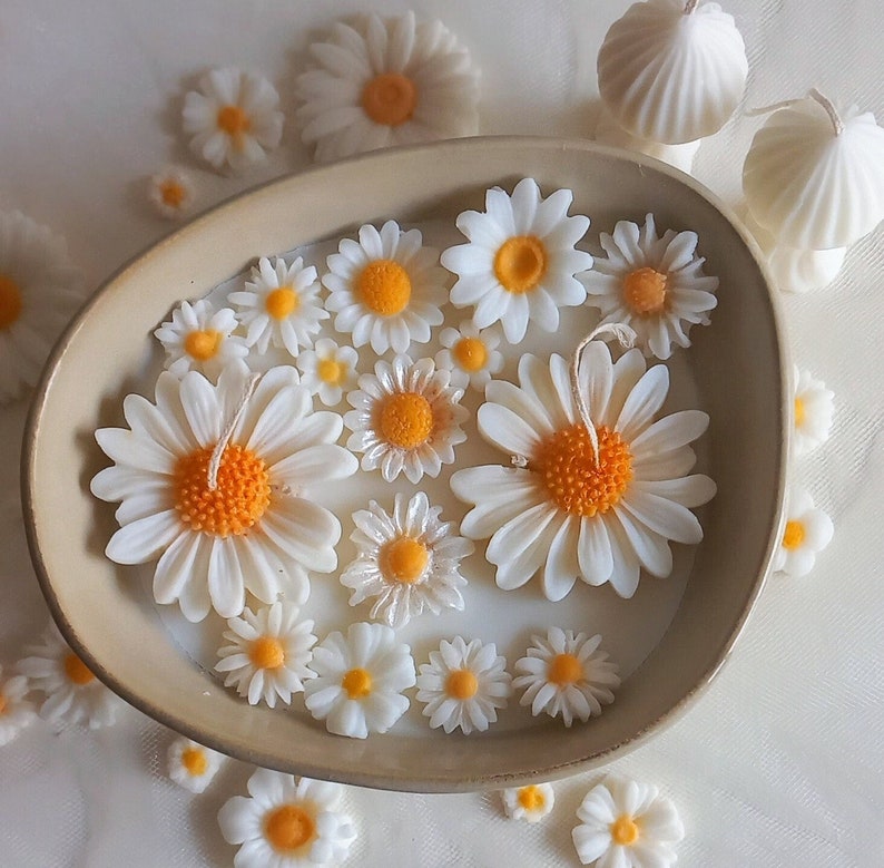 Custom Scented Daisy and Butterfly Candle in Ceramic Bowl Perfect for Special Occasions Spring Home Decor , Mother's Day Style 1 Big Oval