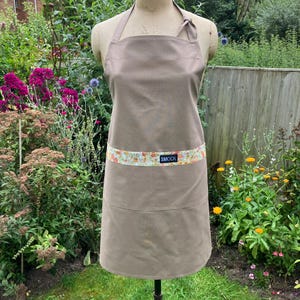Taupe canvas apron with Lawn floral trim.