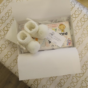 Newborn gift box neutral Newborn giftful gift set Boxing baby gift Gifted babies shower Newborn gift ideas  Baby booties with pompom