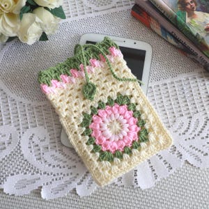 Daisy kindle sleeve Crochet kindle sleev Paperwhite cover Flower kindle cover Crocheted kindle sleeve pouch case Gift-for-readers
