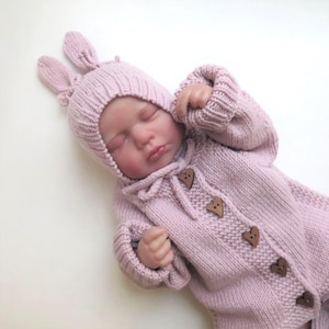 Ensemble naissance en tricot de laine mérinos : ensemble cardigan bébé fille