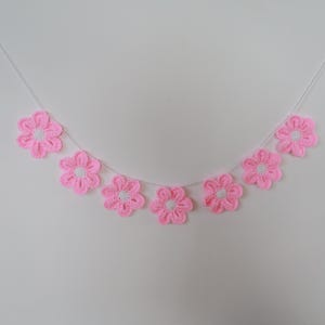 Garland daisy Flower garland Daisy bedroom decor Decorating daisy Groovy baby shower Bunting daisy Crocheted daisies Daisy birthday garland