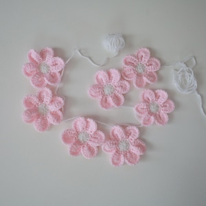 Daisys garland Flower garland boho Daisy decoration nursery Bedroom decor Kid room wall decoration Crochet daisy garland Party garland