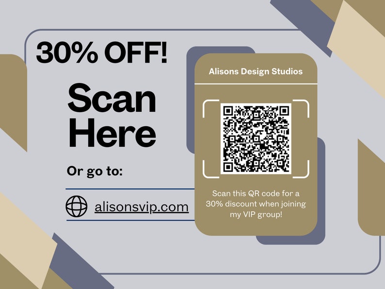 K&ouml;nnte beinhalten: Eine Grafik in Tan und Grau mit einem QR-Code und dem Text "Alisons Design Studios". Der Text "30% OFF! Scan Here" befindet sich oben auf der Grafik. Der Text "Or go to: alisonsvip.com" befindet sich unten auf der Grafik. Der Text "Scan this QR code for a 30% discount when joining my VIP group!" befindet sich unter dem QR-Code.